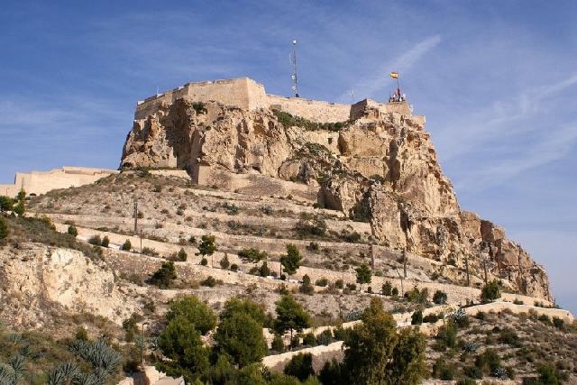 itsh 1727710402UHLGXI ref 1827 mobile 24 Santa Barbara castle in Alicante Villamartin Plaza