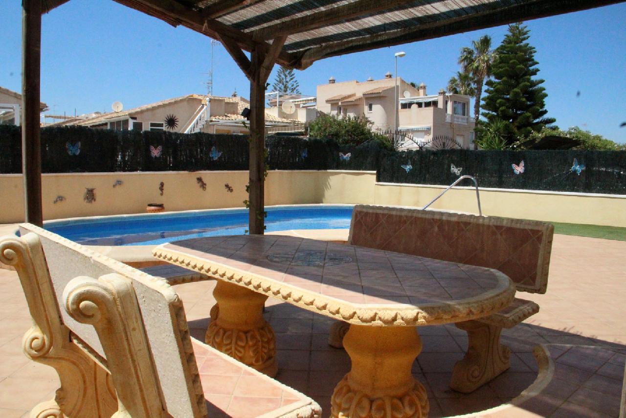 itsh 1716498377IRWABO ref 1822 mobile 3 Dining by your private pool Playa Flamenca