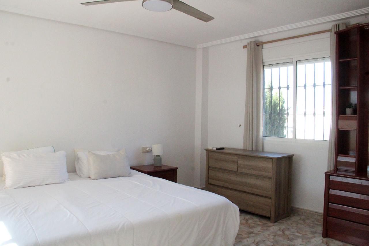 itsh 1739207069YNKORD ref 1828 mobile 10 Master bedroom Playa Flamenca