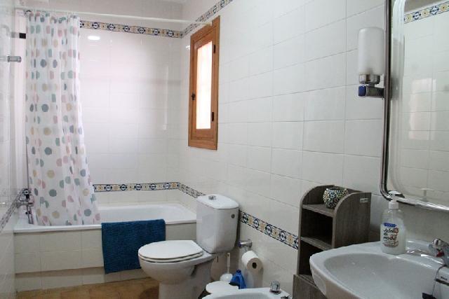 itsh 1716036872ZUPLMK ref 1820 mobile 9 Family bathroom Villamartin Plaza