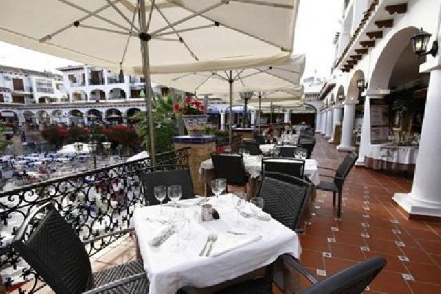 itsh 1727345483KBYMSO ref 1825 mobile 15 5 star dining in the Plaza Villamartin Plaza