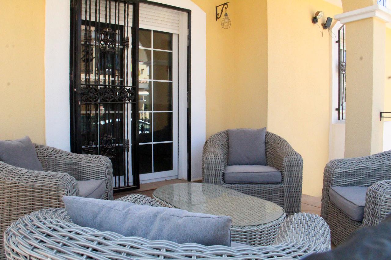 itsh 1716498377IRWABO ref 1822 mobile 2 Curl up in lush chairs on the terrace Playa Flamenca