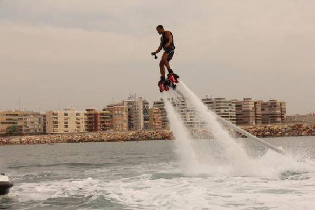 itsh 1716036872ZUPLMK ref 1820 mobile 22 Flyboarding in Torrevieja Villamartin Plaza