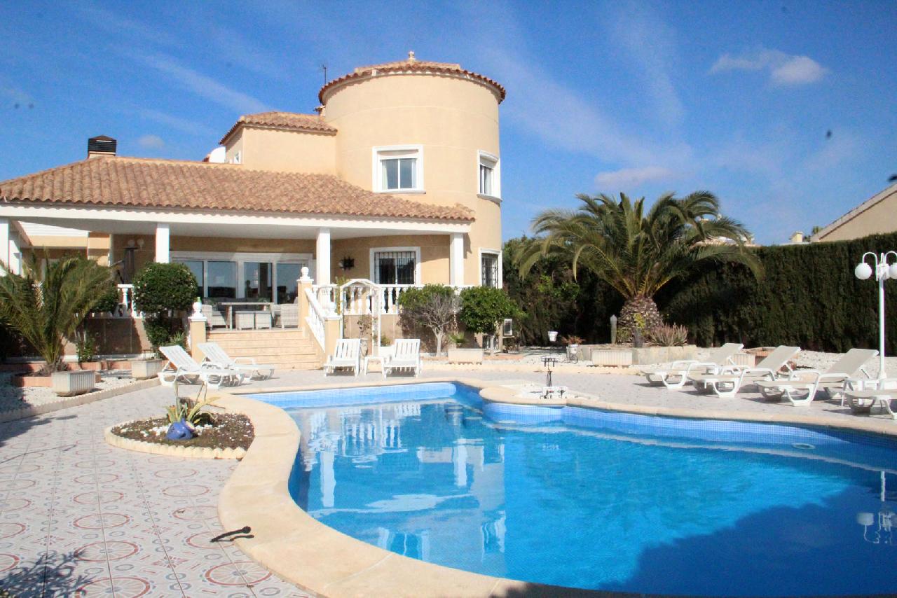 itsh 1739207069YNKORD ref 1828 mobile 1 Beautiful pool and outdoor for the villa Playa Flamenca