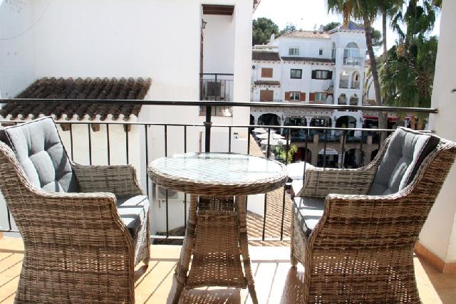 itsh 1716036872ZUPLMK ref 1820 mobile 3 Balcony overlooking the Villamartin Plaza Villamartin Plaza