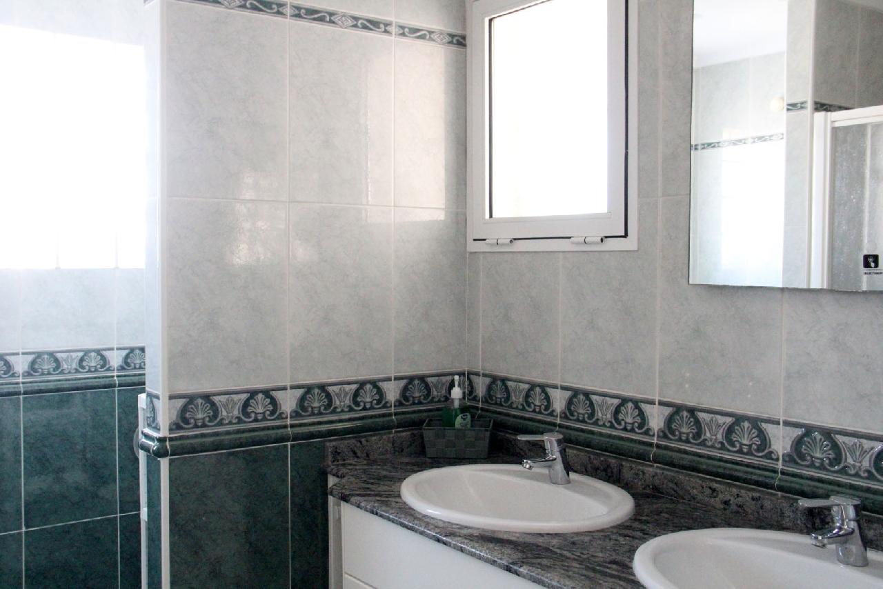 itsh 1739207069YNKORD ref 1828 mobile 13 Ensuite bathroom upstairs Playa Flamenca